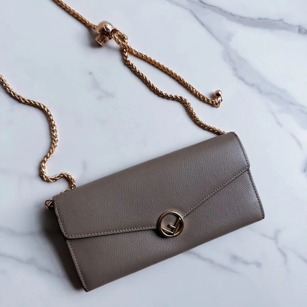 Fendi wallet on chain - Picture 4 of 12